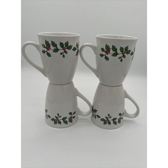 Set of 4 / Christmas Holiday Royal Norfolk Holly Berry Coffee Mug Tea Cup - Picture 1 of 3